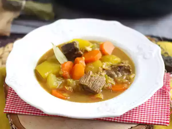 Recept Dušené hovězí maso s bramborami v tlakovém hrnci