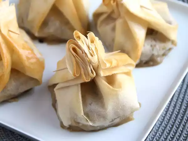 Recept Extra křupavé aumônières s houbami, sýrem brie a hruškami