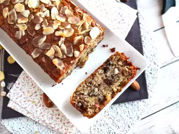 Recept Müsli koláč bez přidaného cukru - ideální recept před sportem, který zabrání plýtvání!