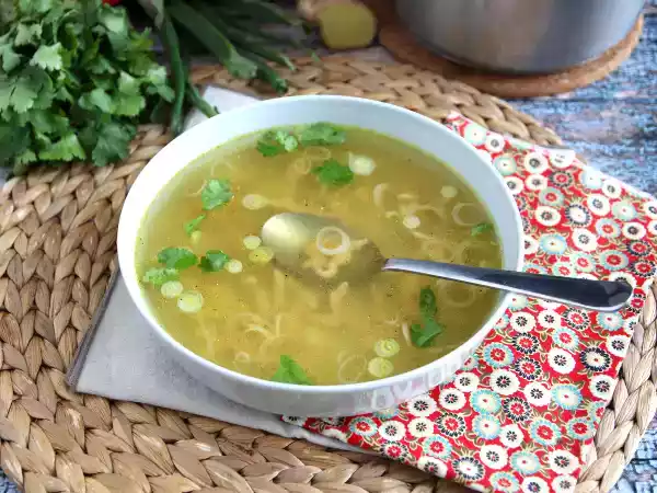 Recept Asijská kuřecí polévka s intenzivní chutí a útulností
