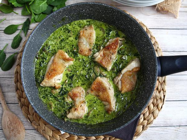 Recept Kuřecí maso se smetanovou omáčkou se špenátem a houbami