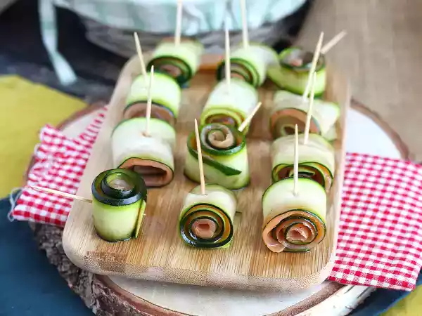 Recept Závitky z cukety a uzeného lososa