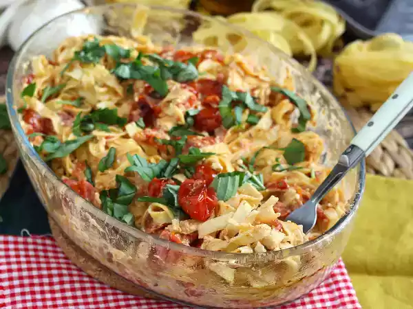 Recept Tagliatelle s fetou a cherry rajčaty - zapečené těstoviny s fetou