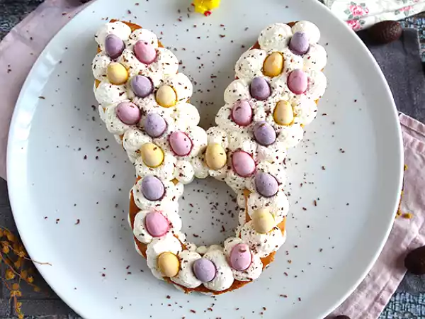 Recept Velikonoční koláč s králíkem a vajíčky