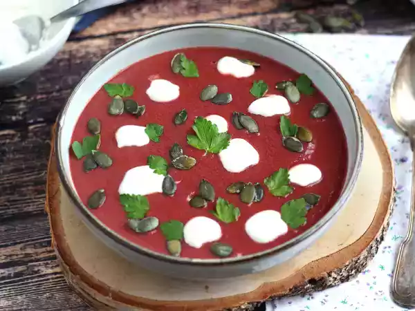 Recept Snadná a barevná polévka z červené řepy
