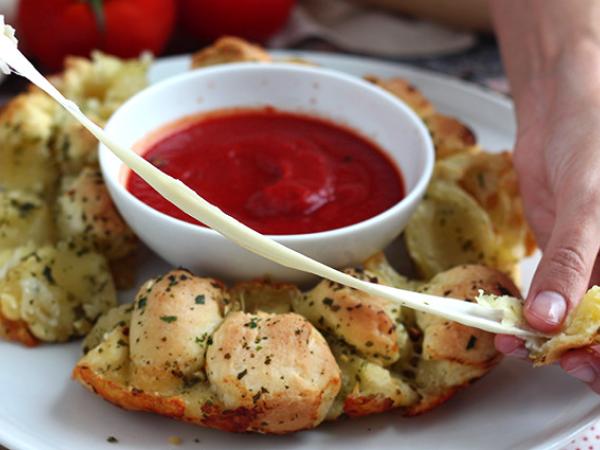 Recept Pizza plněná mozzarelly s korunou