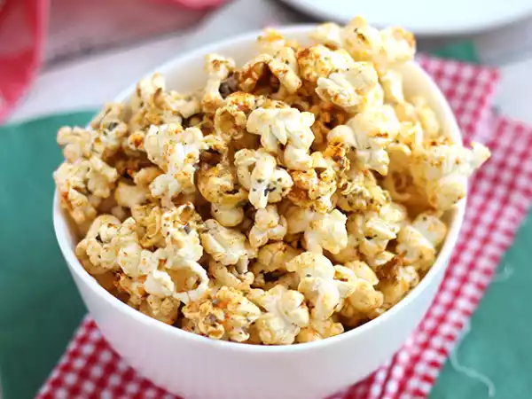 Recept Popcorn s příchutí pizzy