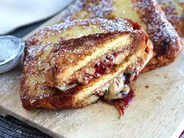 Recept Francouzské toasty s arašídovým máslem a džemem