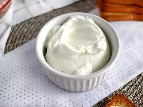 Recept Domácí smetanový sýr (typ philadelphia) se 2 přísadami