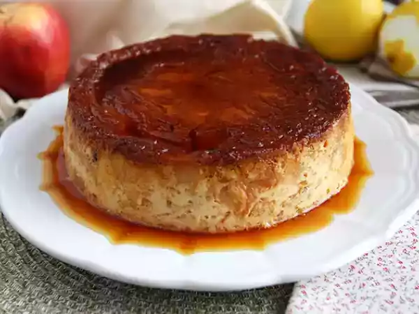 Recept Jablečný pudink s karamelem a croissanty