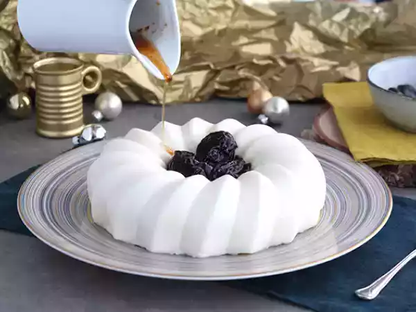 Recept Blanc manger kokosové a švestkové coulis