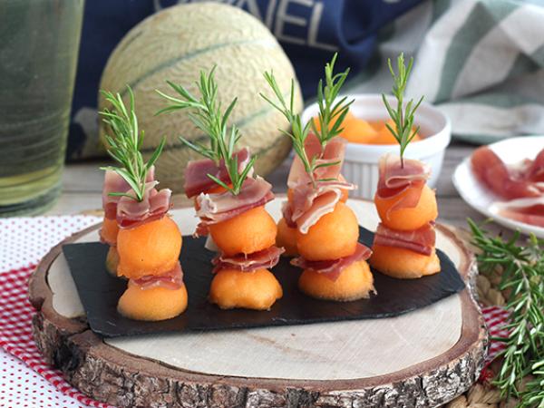 Recept Aperitivní kebab z melounu, šunky a rozmarýnu