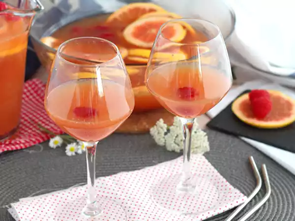 Recept Růžová sangria s růžovým vínem