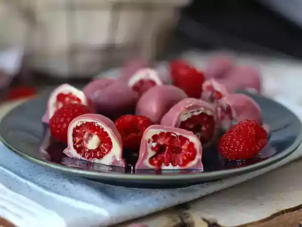Recept Malinové, bílé a rubínové čokoládové kousky ve stylu franui