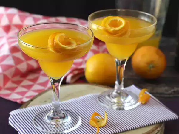 Recept Agua de valencia, středomořský koktejl s cava a pomeranči, který si můžete připravit doma.