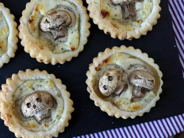 Recept Halloweenské koláče s houbami a česnekem a bylinkovým sýrem