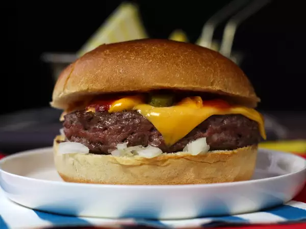Recept Cheeseburger, slavný hamburger, který všichni milují!