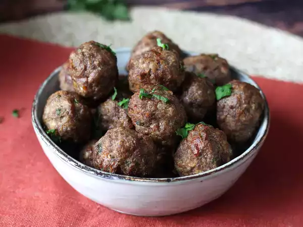 Recept Měkké masové kuličky ve fritéze: rychlý a snadný recept s hovězím masem