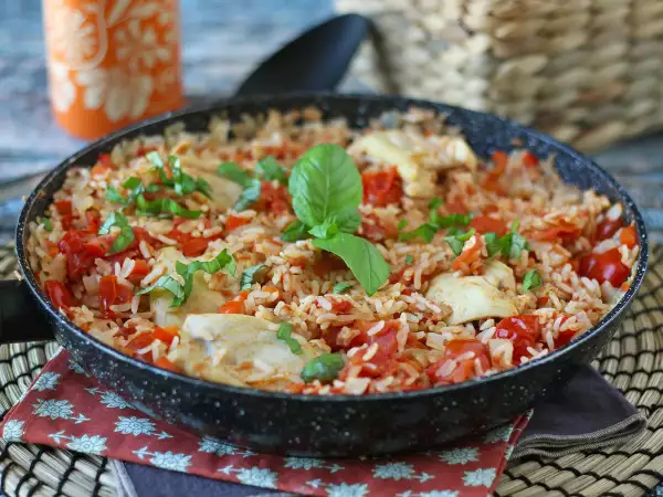 Recept Jednohrnkové jídlo s kuřecím masem, rýže s rajčaty a paprikou
