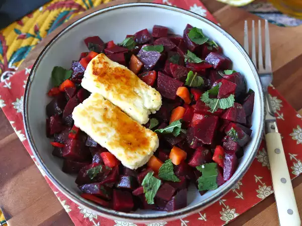 Recept Salát z červené řepy s grilovaným halloumi