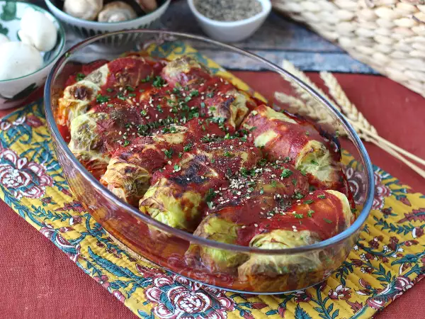 Recept Vegetariánské zelné závitky s houbami, rýží a misem