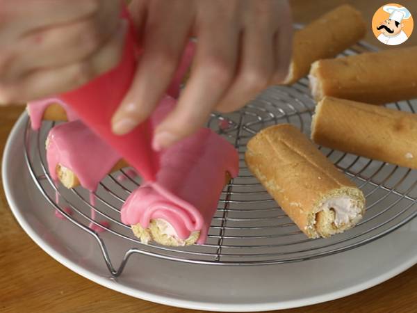 Jahodové mini rolády, Růžové panenky - Příprava krok 11