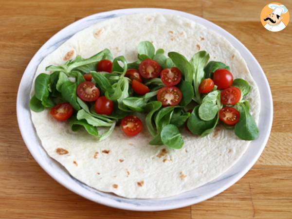 Sendvičový wrap s chorizem, avokádem a rajčaty - Příprava krok 1