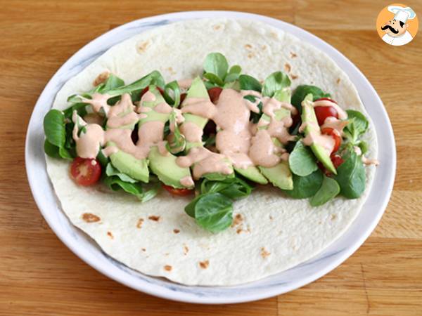 Sendvičový wrap s chorizem, avokádem a rajčaty - Příprava krok 2