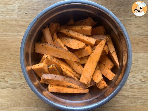 Hranolky ze sladkých brambor v Air Fryer, pro křupavý a měkký výsledek! - Příprava krok 3