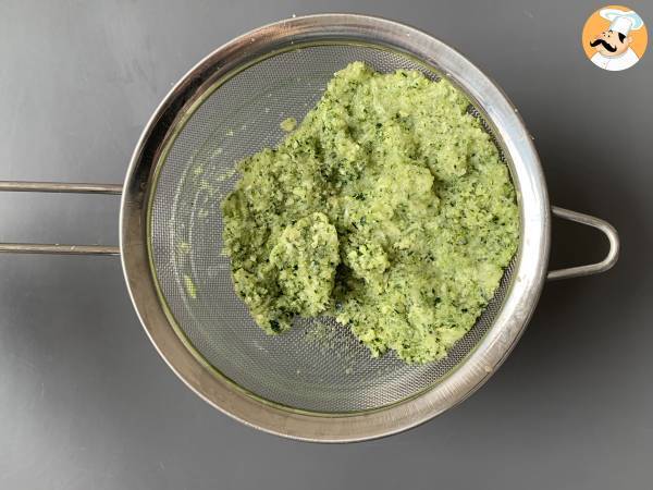 Cuketové lívance s jogurtem a fetou ve fritéze - Příprava krok 1