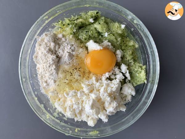 Cuketové lívance s jogurtem a fetou ve fritéze - Příprava krok 2