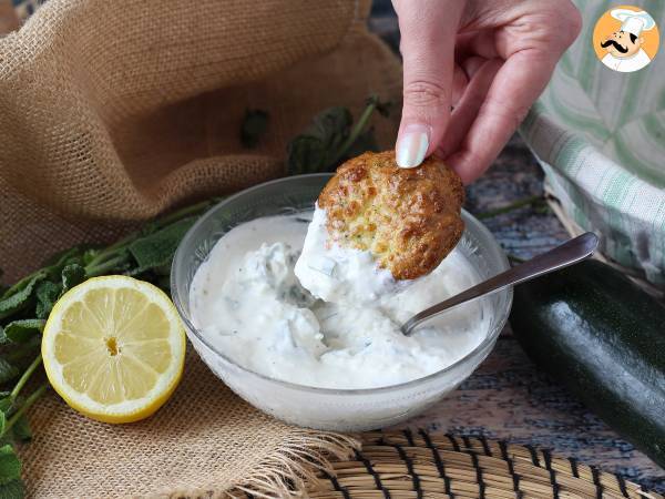 Cuketové lívance s jogurtem a fetou ve fritéze - Příprava krok 6