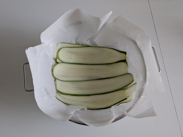 Cuketová parmigiana ve fritéze: rychlá, lehká a křupavá - Příprava krok 2