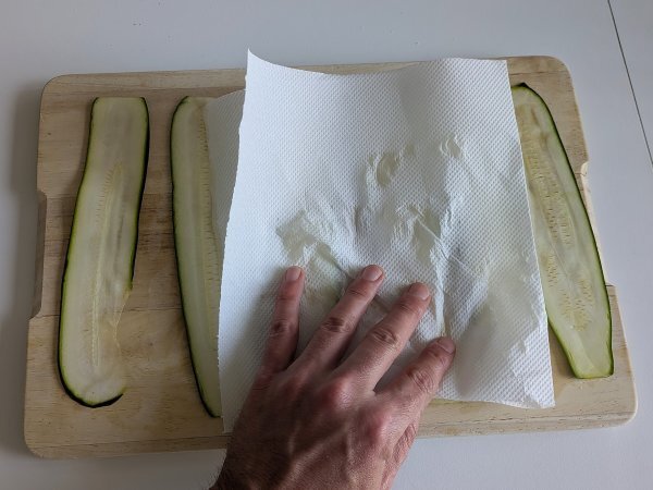 Cuketová parmigiana ve fritéze: rychlá, lehká a křupavá - Příprava krok 4