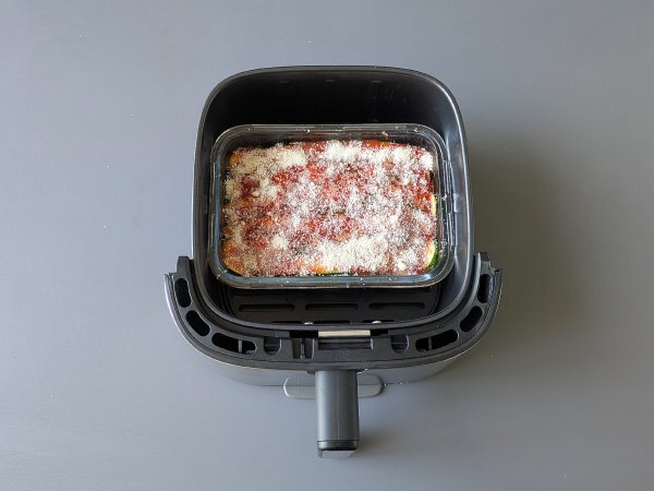 Cuketová parmigiana ve fritéze: rychlá, lehká a křupavá - Příprava krok 9