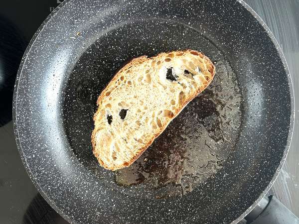 Pečené meruňky, rukola a burrata na toastu - Příprava krok 4