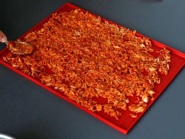 Křupavý, pikantní salát s křupavou rýží z lososa! - Příprava krok 3