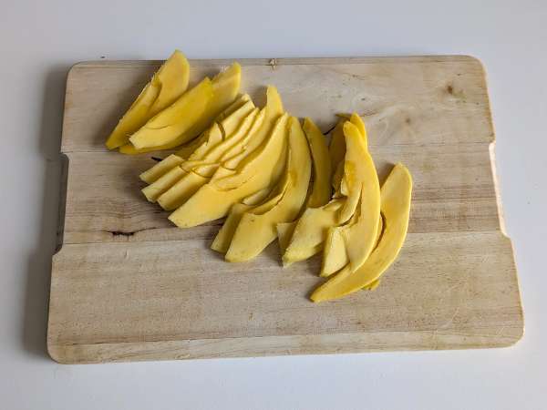 Avokádový toast s mangem a limetkou: svěží, rychlý a chutný recept - Příprava krok 1