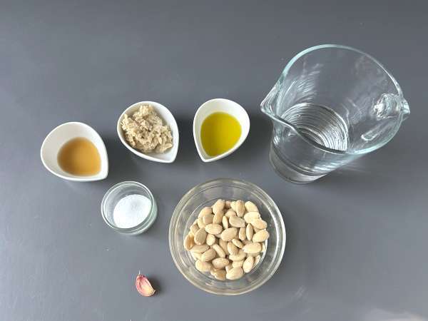 Andaluská polévka Ajoblanco: studená polévka, na kterou máte v létě vždycky chuť - Příprava krok 1