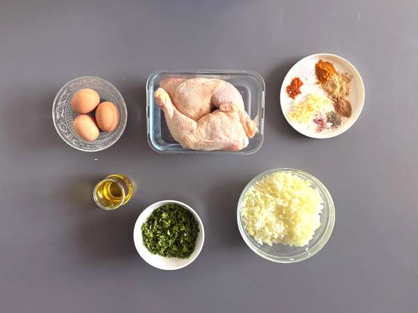 Tradiční marocké pečivo s cihlovým těstem, kuřecím masem a kořením - Příprava krok 1