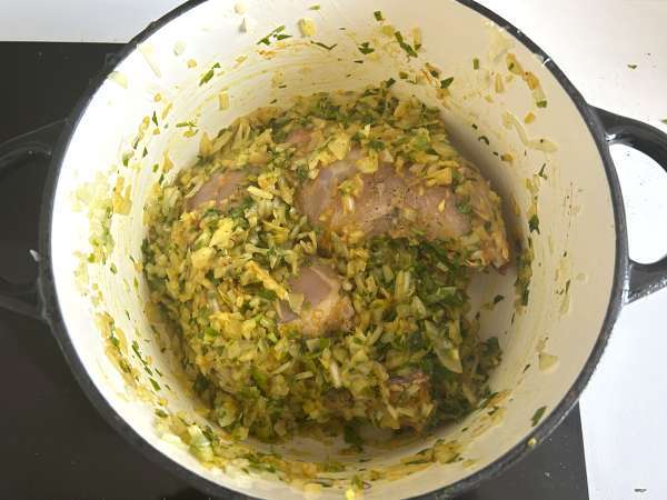 Tradiční marocké pečivo s cihlovým těstem, kuřecím masem a kořením - Příprava krok 4