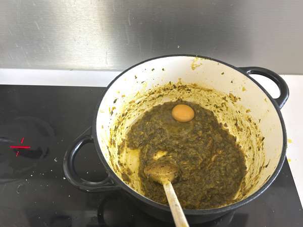 Tradiční marocké pečivo s cihlovým těstem, kuřecím masem a kořením - Příprava krok 6