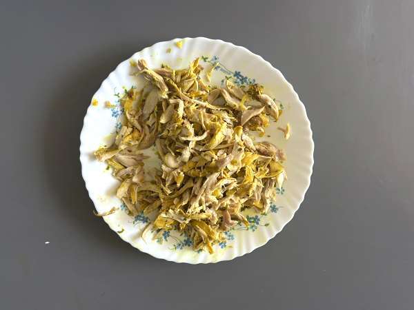 Tradiční marocké pečivo s cihlovým těstem, kuřecím masem a kořením - Příprava krok 7