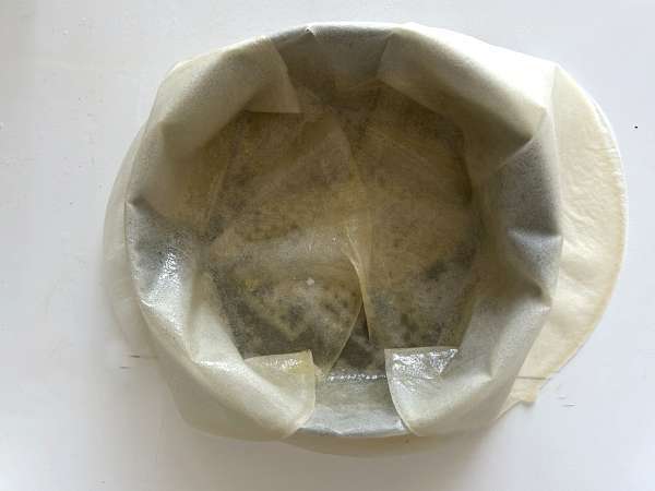 Tradiční marocké pečivo s cihlovým těstem, kuřecím masem a kořením - Příprava krok 11