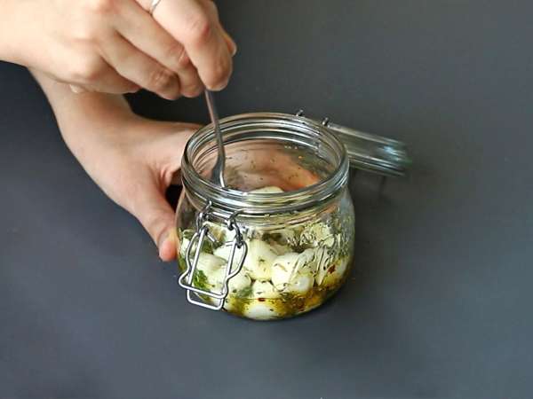 Marinované kuličky mozzarelly jako aperitiv nebo salát! - Příprava krok 3