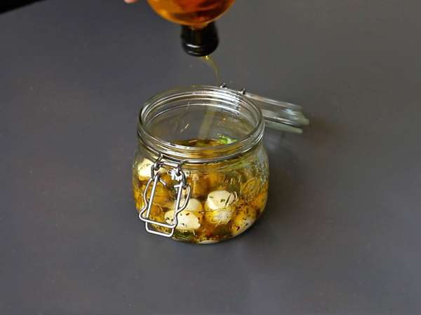 Marinované kuličky mozzarelly jako aperitiv nebo salát! - Příprava krok 4