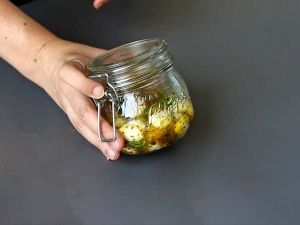 Marinované kuličky mozzarelly jako aperitiv nebo salát! - Příprava krok 5