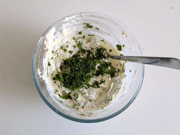 Tortelloni di bresaola plněné rukolou a sýrem ricotta: chutné a hotové za 10 minut! - Příprava krok 3