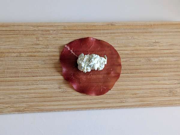 Tortelloni di bresaola plněné rukolou a sýrem ricotta: chutné a hotové za 10 minut! - Příprava krok 4