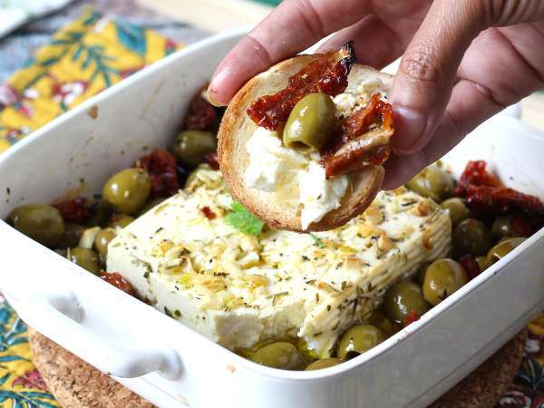 Zapečená feta se sušenými rajčaty a olivami po středomořsku - Příprava krok 5